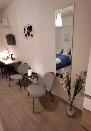 C Center דירה לרנקה