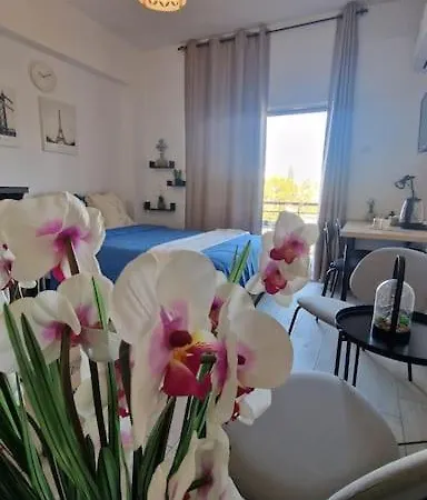 C Center لارنكا