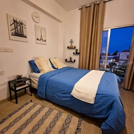 C Center דירה לרנקה